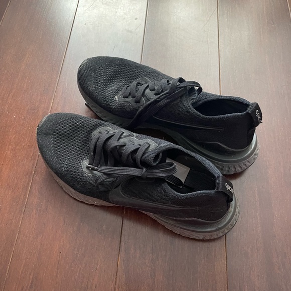 Nikes - Picture 3 of 4